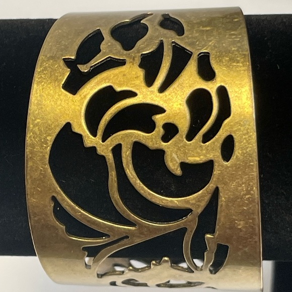 Vintage Floral Cutout Wide Cuff Metal Bracelet. - Picture 3 of 5